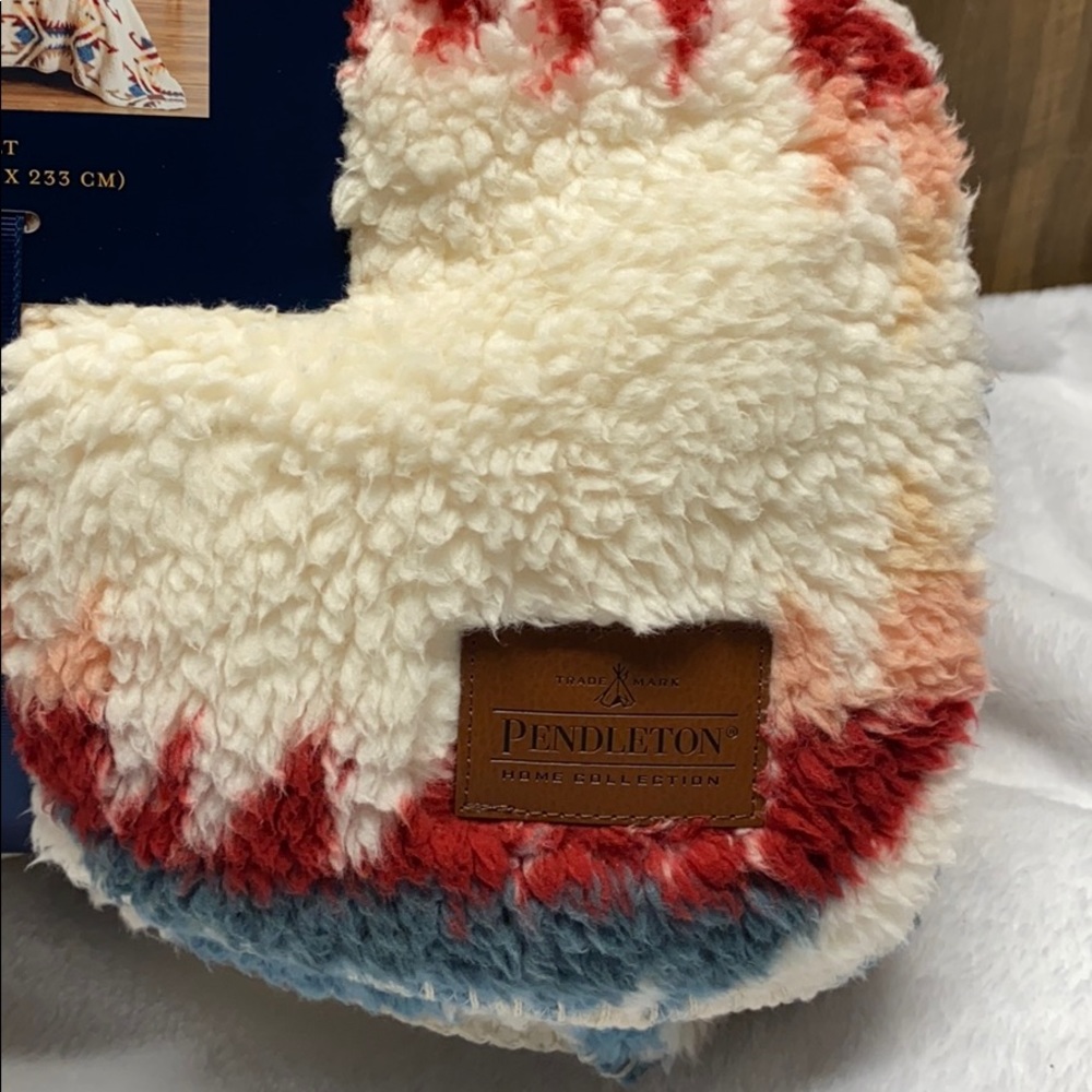 Pedleton- Queen Size Blanket - Picture 3 of 7